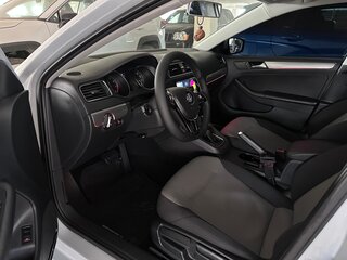 2017 Volkswagen Jetta VI Рестайлинг, серебристый, 1750000 рублей, вид 5