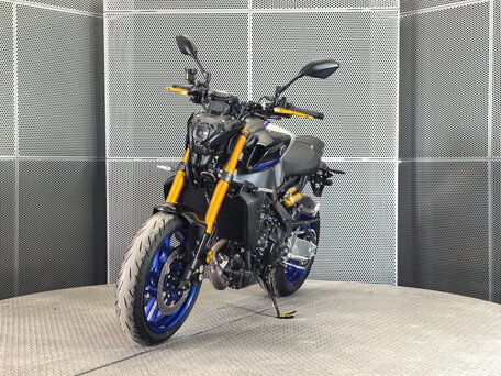 2023 Yamaha MT-09 (FZ-09), серебристый, 1149000 рублей, вид 4