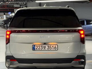 2025 Kia Carnival IV Рестайлинг, серебристый, 6900000 рублей, вид 5
