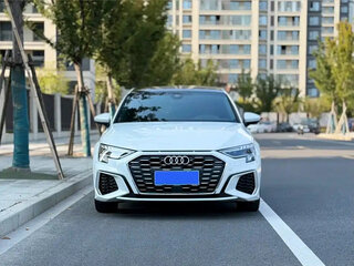 2023 Audi A3 Sportback 35 TFSI IV (8Y), белый, 1980007 рублей, вид 1