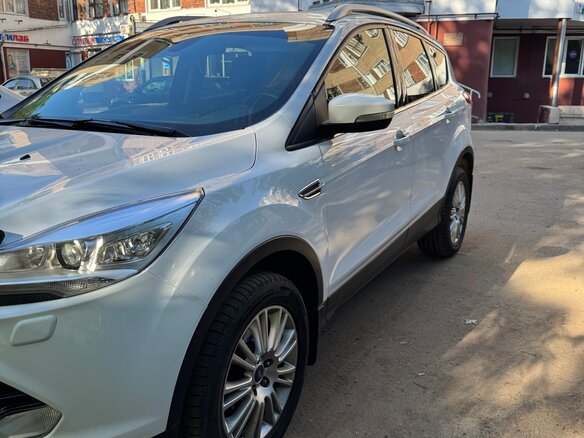 2015 Ford Kuga II, белый - вид 2