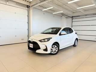 2021 Toyota Yaris IV, белый, 1279000 рублей, вид 1