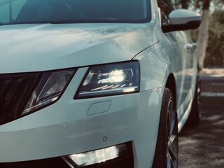 2018 Skoda Octavia III (A7) Рестайлинг, белый, 1850000 рублей, вид 2