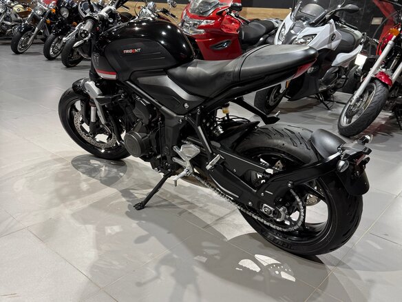 2022 Triumph Trident 660, чёрный, 745000 рублей - вид 14