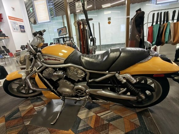 2006 Harley-Davidson V-Rod, жёлтый, 1500000 рублей - вид 8