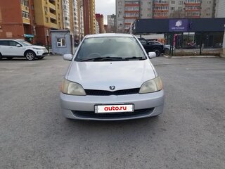 2000 Toyota Platz, серебристый, 310000 рублей, вид 1