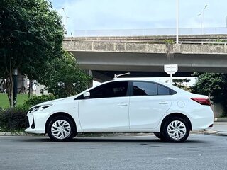 2021 Toyota Vios III Рестайлинг, белый, 910000 рублей, вид 4