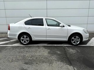 2012 Skoda Octavia II (A5) Рестайлинг, белый, 1090000 рублей, вид 4