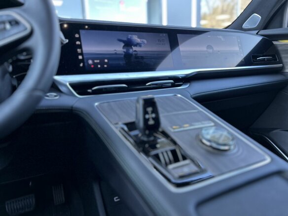 2026 Geely Monjaro I Рестайлинг, белый - вид 14