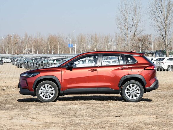 2025 Toyota Corolla Cross I Рестайлинг, оранжевый, 2950000 рублей - вид 4