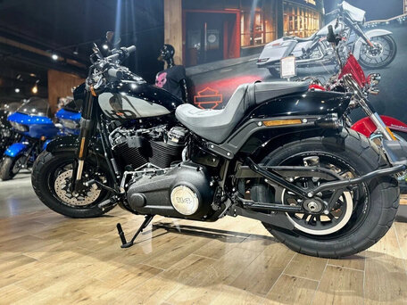 2023 Harley-Davidson Fat Bob, чёрный, 3350000 рублей, вид 5