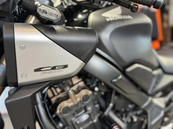 2024 Honda CB 650R, серый, 1220000 рублей - вид 18