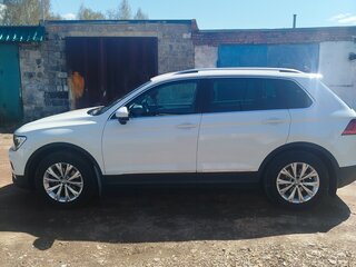 2017 Volkswagen Tiguan II, белый, 2000000 рублей, вид 4