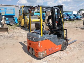 2023 Toyota Электро, оранжевый, 2848350 рублей, вид 3