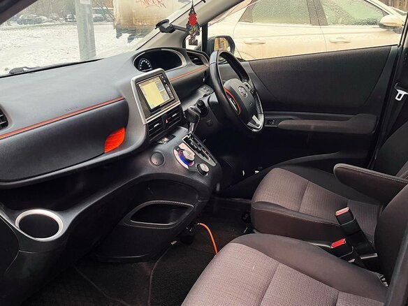 2018 Toyota Sienta II Рестайлинг, чёрный, 1550000 рублей - вид 9