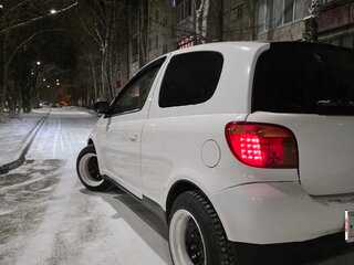 2001 Toyota Vitz I (P10), белый, 454545 рублей, вид 2