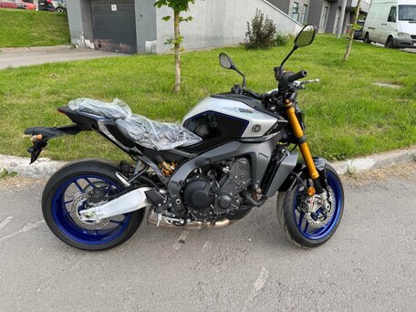 2025 Yamaha MT-09 (FZ-09), серебристый, 1600000 рублей, вид 2