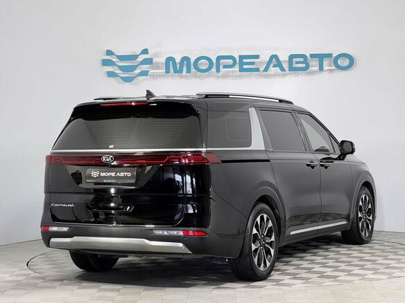 2021 Kia Carnival IV, чёрный, 4150000 рублей - вид 4