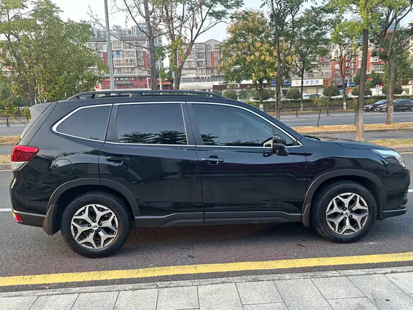 2022 Subaru Forester V Рестайлинг, чёрный, 2950000 рублей - вид 3