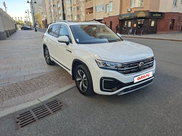 2020 Volkswagen Tayron GTE I, белый, 2810000 рублей - вид 3