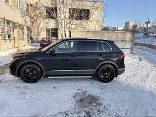 2021 Volkswagen Tiguan II Рестайлинг, чёрный, 2790000 рублей, вид 4