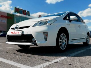 2012 Toyota Prius III Рестайлинг (XW30), белый, 1200000 рублей, вид 3