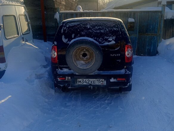 2012 Chevrolet Niva I Рестайлинг, чёрный, 390000 рублей - вид 3