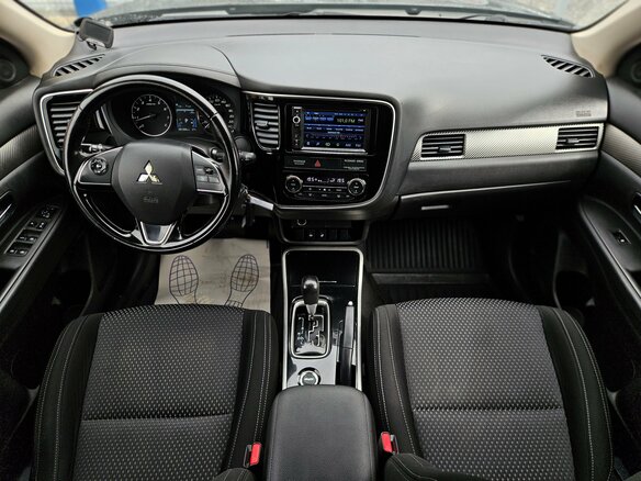 2017 Mitsubishi Outlander III Рестайлинг 2, чёрный, 1825000 рублей - вид 11