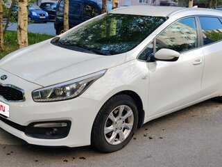 2018 Kia Ceed II Рестайлинг, белый, 700000 рублей, вид 1