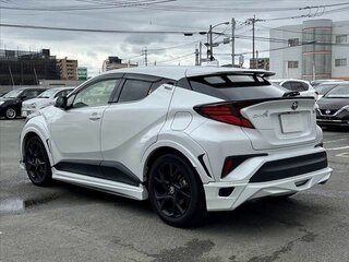 2021 Toyota C-HR I Рестайлинг, белый, 1498000 рублей, вид 4