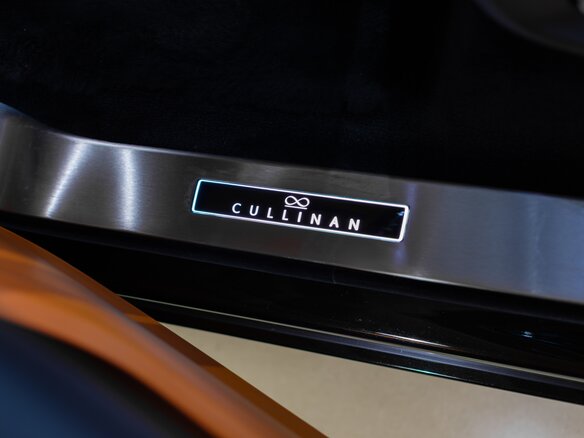 2025 Rolls-Royce Cullinan Black Badge I Рестайлинг (Series II), чёрный, 67490000 рублей - вид 19