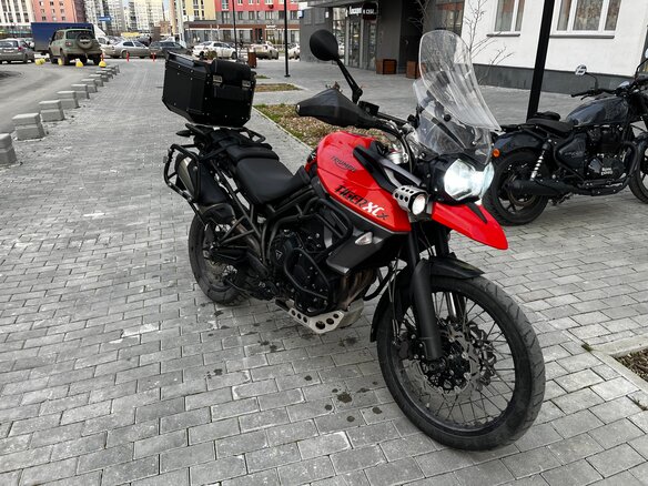 2015 Triumph Tiger 800, красный, 765000 рублей