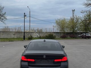 2021 BMW 5 серии 540i xDrive VII (G30/G31/G38) Рестайлинг, чёрный, 5800000 рублей, вид 4