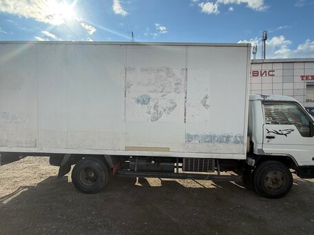 1998 Toyota Dyna, белый, 1050000 рублей, вид 3