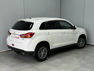 2013 Mitsubishi ASX I Рестайлинг, белый, 1325000 рублей, вид 2