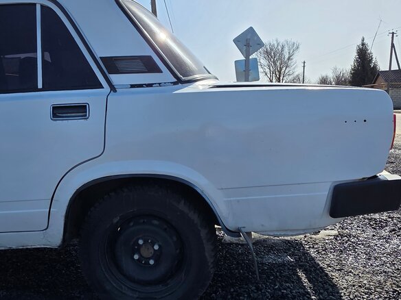 1997 Lada (ВАЗ) 2105, белый, 95000 рублей - вид 9
