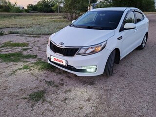 2015 Kia Rio III Рестайлинг, белый, 1200000 рублей, вид 1