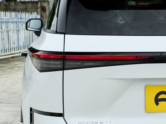 2026 Toyota bZ3X 58.3 kWh, белый, 3286000 рублей - вид 14