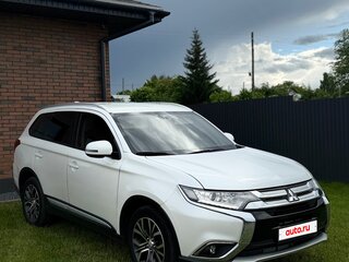 2017 Mitsubishi Outlander III Рестайлинг 2, белый, 2000000 рублей, вид 1