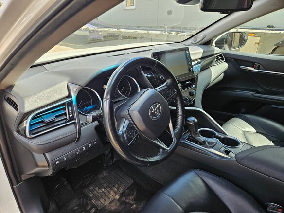 2021 Toyota Camry US Market VIII (XV70) Рестайлинг, белый, 3050000 рублей - вид 6