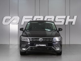 2017 Volkswagen Tiguan II, чёрный, 2539000 рублей, вид 3