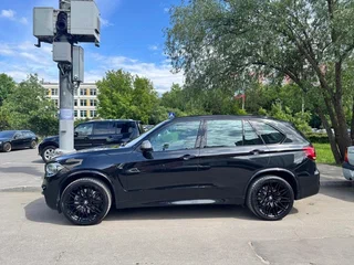 2017 BMW X5 M50d III (F15), чёрный, 3900000 рублей, вид 4