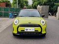2023 Mini Hatch Cooper III (F55/F56) Рестайлинг 2, жёлтый, 2396055 рублей - вид 1