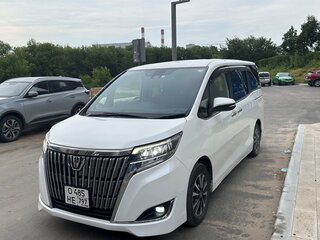 2018 Toyota Esquire I Рестайлинг, белый, 2300000 рублей, вид 3