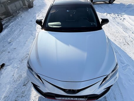 2021 Toyota Camry VIII (XV70) Рестайлинг, белый, 2650000 рублей, вид 2