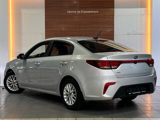 2019 Kia Rio IV, серебристый, 1374990 рублей, вид 4