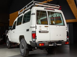 2025 Toyota Land Cruiser 78 70 Series Рестайлинг 2, белый, 9900000 рублей, вид 5