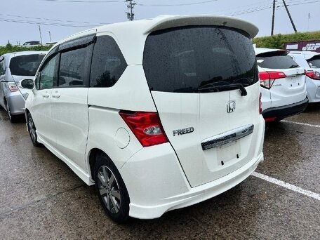 2016 Honda Freed I Рестайлинг 2, белый, 930000 рублей, вид 4