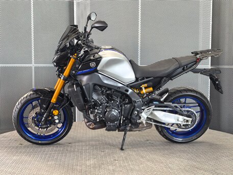 2023 Yamaha MT-09 (FZ-09), серебристый, 1127000 рублей, вид 5