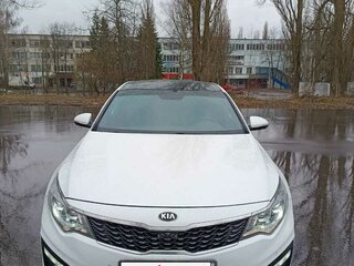 2019 Kia Optima IV Рестайлинг, белый, 1700000 рублей, вид 4